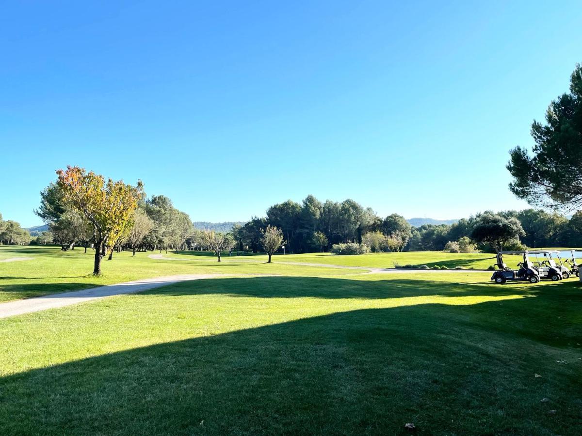 Appartement Golf De Pont Royal Mallemort Eksteriør billede
